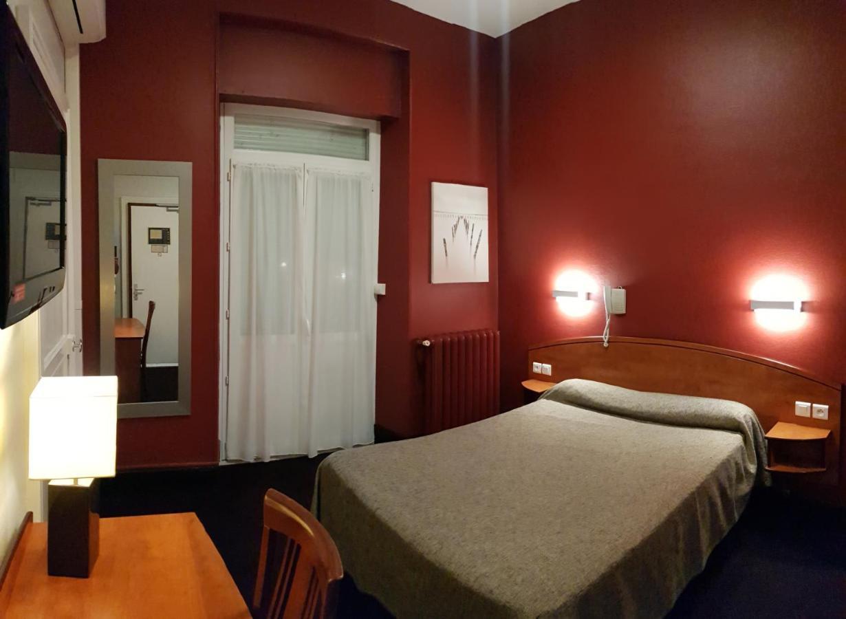 Hotel De La Paix โอโลรง-แซ็ง-มารี ภายนอก รูปภาพ