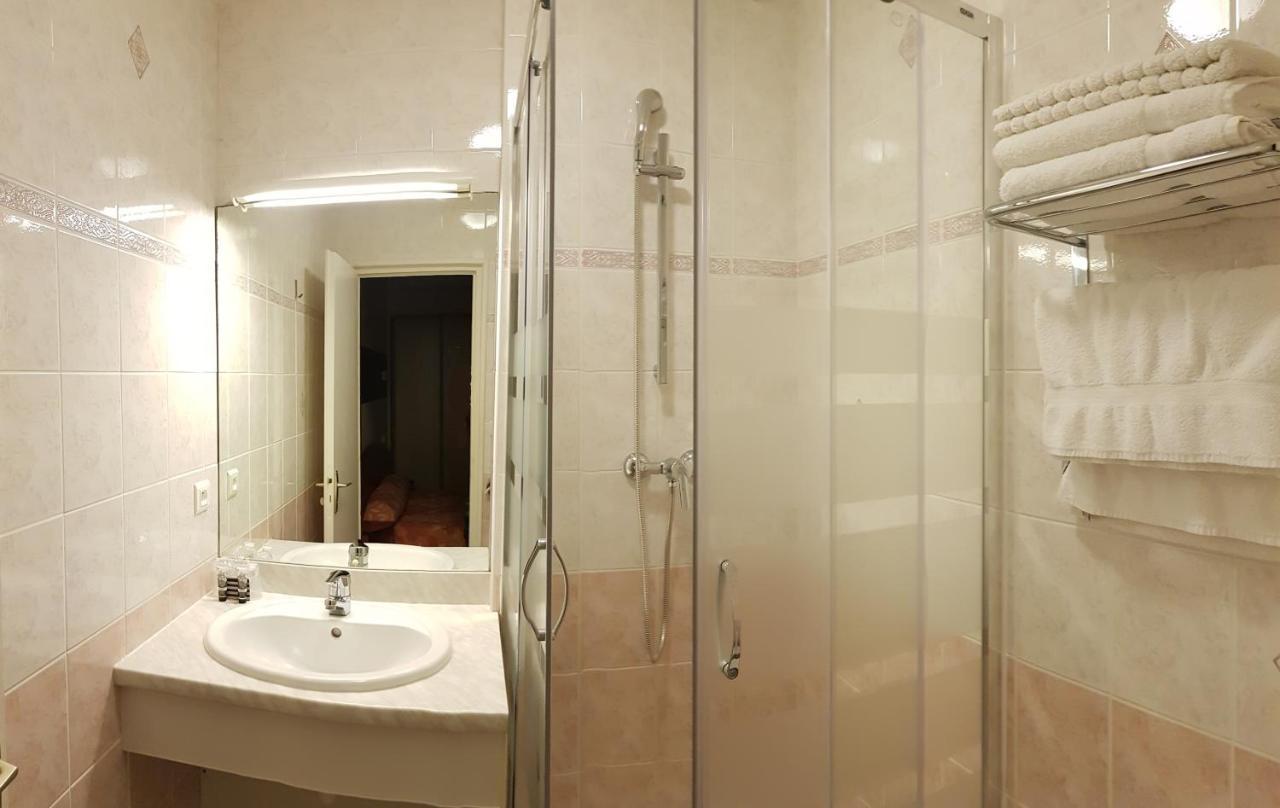 Hotel De La Paix โอโลรง-แซ็ง-มารี ภายนอก รูปภาพ